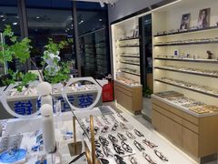 -视野联行眼镜·蔡司·尼康·豪雅·依视路(青浦宝龙店)
