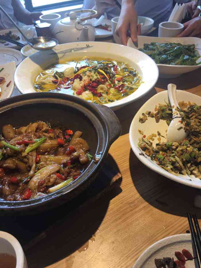 阿姆源(国际企业中心店)-"服务:小哥哥还挺帅的,小姐姐交流起来很舒.