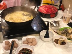 -鲜入围煮花胶鸡海鲜火锅