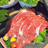 西安吃烤肉，离不开火炉旁特色的油泼辣子！