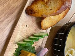 蒜香法棍佐秘制鸡肝酱-小隐(淮海路店)