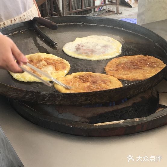千层麻辣饼葱油蛋饼