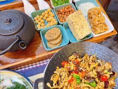 -刘姐啤酒鱼民族演艺餐厅(西街总店)