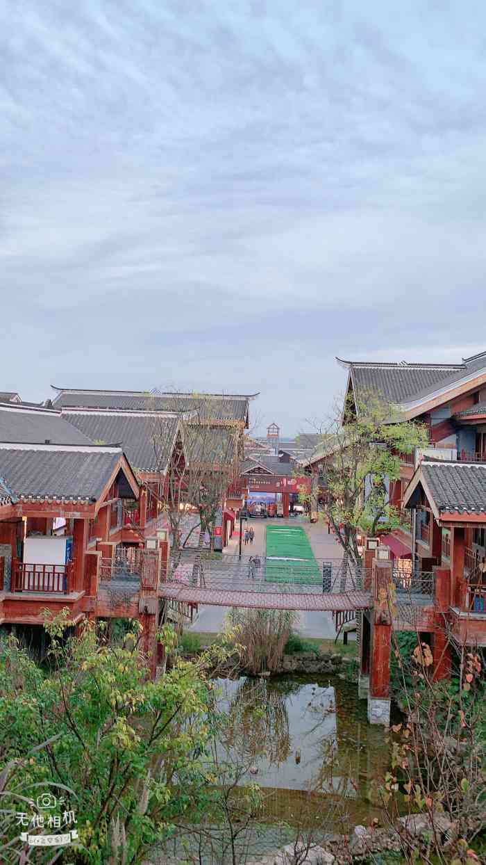 天河潭奥特莱斯-"商家真的很适合逛逛,一整天呆在这里都可以.