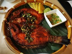 傣家香茅草烤罗非鱼-云腾食府·云南菜