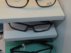 -美式眼镜·授权蔡司.依视路.尼康.豪雅.明月(人民广场店)
