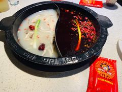 鸳鸯锅-钢管厂歆瑞源油卤串串香(春熙路太古里店)