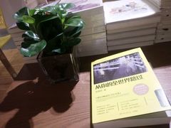 -新华里咖啡书吧(新华书店小寨店)