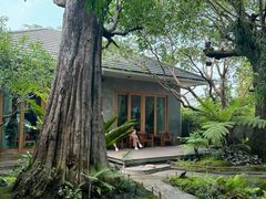 -Chom Cafe and Restaurant