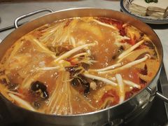 -尚尚仙·酸汤猪手·猪肚鸡火锅(华联万柳购物中心店)