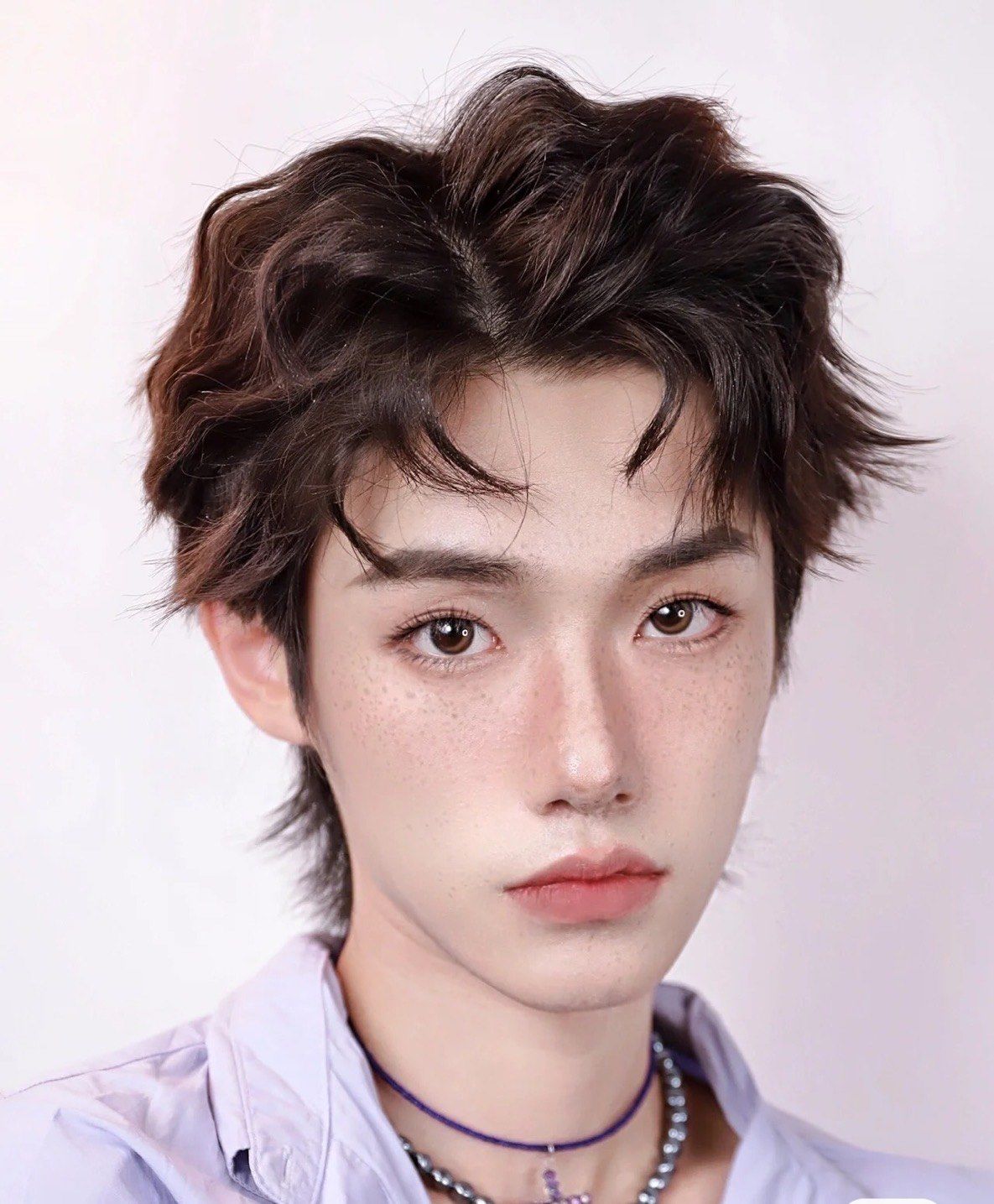 男生的亚裔轻欧美妆