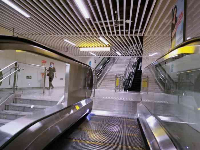 沙坪坝(地铁站)-"今天从冉家坝地铁站坐环线到沙坪坝.坐地铁.