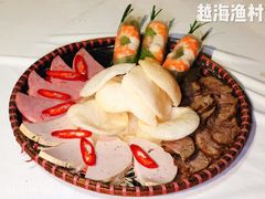 越式小吃拼盘-越海渔村