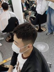-MOVAN  HAIR莫凡匠人发型屋
