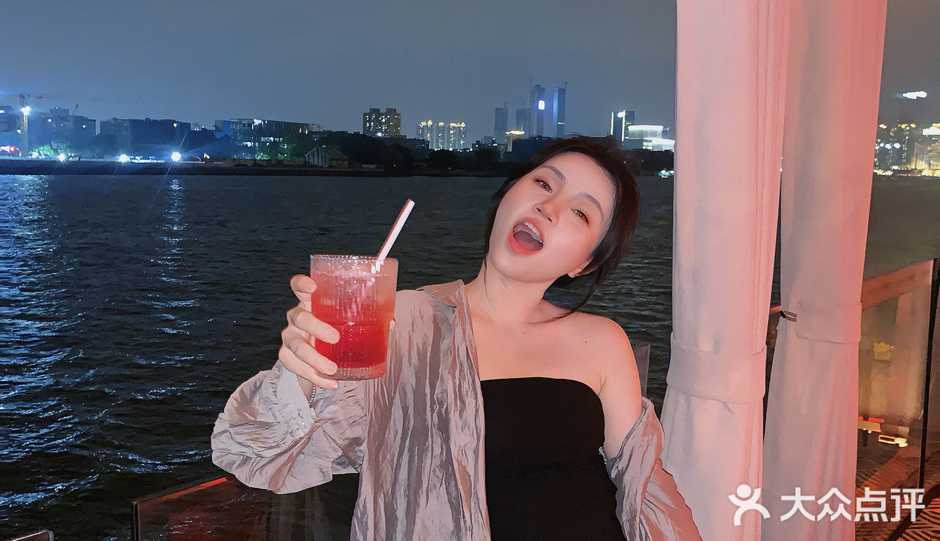 就在太古仓江边餐吧真的太舒服啦😌