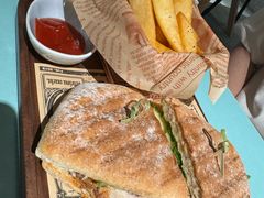 早餐装煎苹果鸡肉三明治-sugarman espresso素饮糖人高新咖啡工厂