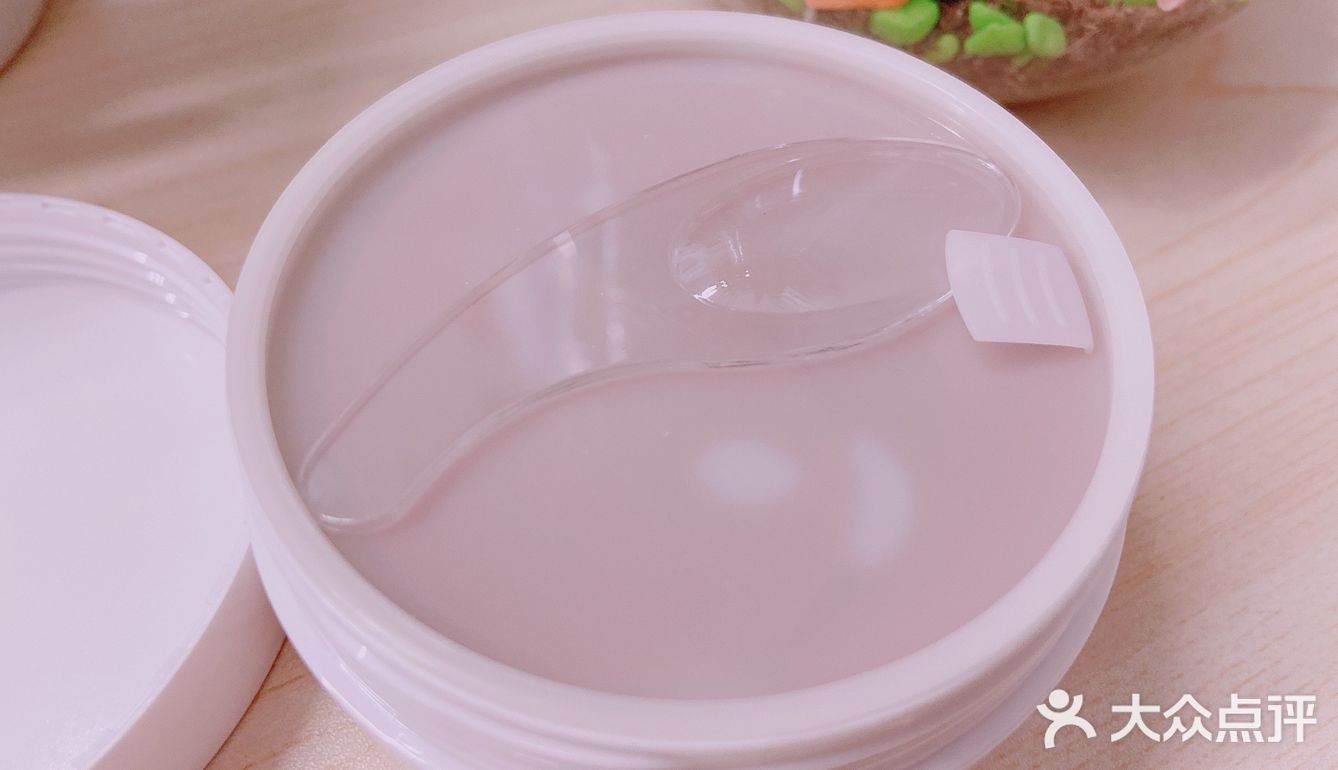💦抗老神器——香蒲丽红公主人参果修复眼膜💦