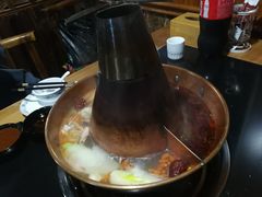 -果松木炭酸菜铜火锅·外婆参鸡汤