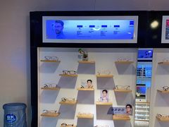 -MiRi眼镜·蔡司·星趣控·尼康控优点视觉合作店(南京东路店)