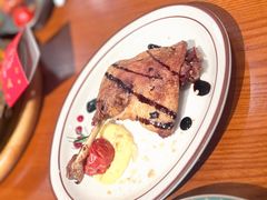 油封鸭腿配黄油土豆泥-CRAZYONES西班牙海鲜饭(上海美罗城店)