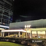 成都现象级全时段餐厅 IFS 熊猫旁的落日余晖🌖