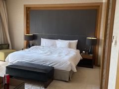 -上海滴水湖皇冠假日酒店
