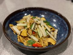 野芫荽炒牛肝菌-半山腰·云南菜(侨福芳草地店)