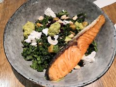 煎三文鱼牛油果色拉-Wagas沃歌斯(太古汇店)