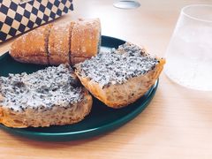 松露鱼籽法棍-Let's Taipei 非常烘焙(太古里店)