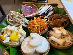 -菌海森林·非遗野生菌火锅(西山区滇池路摩根道店)