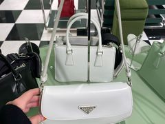 -PRADA普拉达(国际广场店)