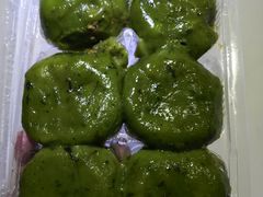 艾叶咸蛋黄肉松青团-王家沙点心店(南京西路总店)