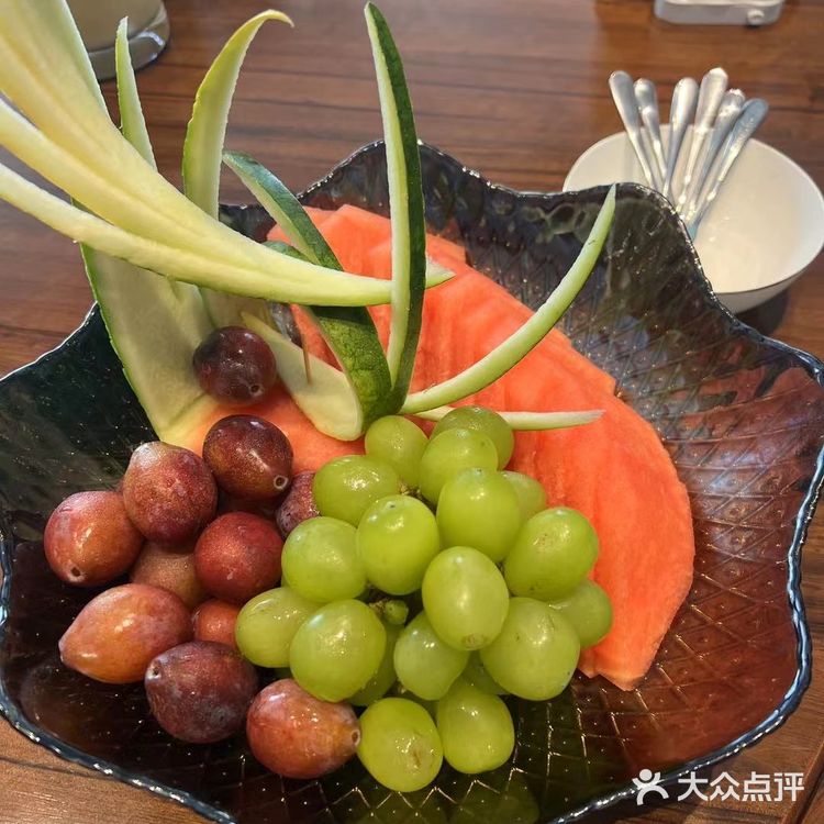 不喝酒的话开车来也是非常方便的！