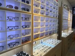 -天空之镜眼镜店蔡司依视路配镜授权零售店(望京颐堤港店)
