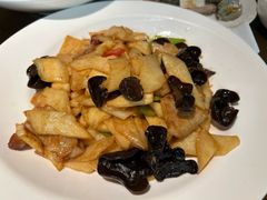 茭白炒肉-码头鲜精致威海菜(欧乐坊店)