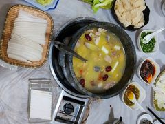 -鲁朗纳麦石锅鸡庄园