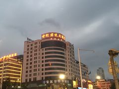 -南宁世纪君悦大酒店(青秀万达滨湖路地铁站店)