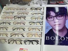 -英伦眼镜蔡司依视路折扣店(通州万达店)