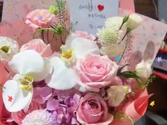 -何兮花店·气球派对鲜花店(马桥银春路万科城店)