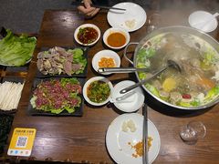 -乡土黄·鲜牛肉火锅·小龙虾(兴业街店)