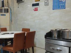 大堂-胡须佬鸡煲四季火锅(龙珠大道店)