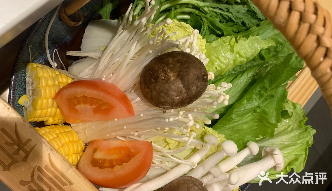 牛肉火锅# 我们今晚又来了吃货的我们，去哪里都是吃