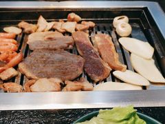 -臻牛烤肉