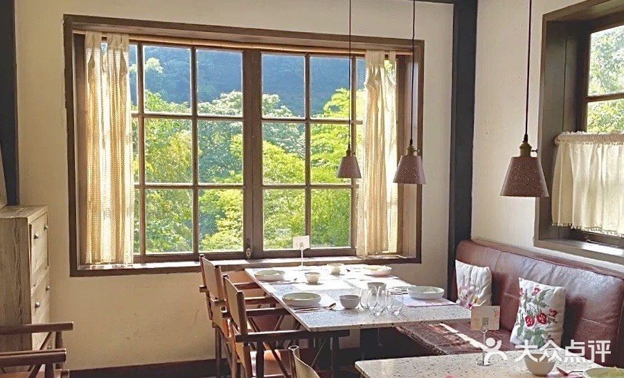 太卷了、吃饭居然送男朋友………