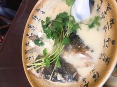砂锅鱼头-75幢私房菜馆