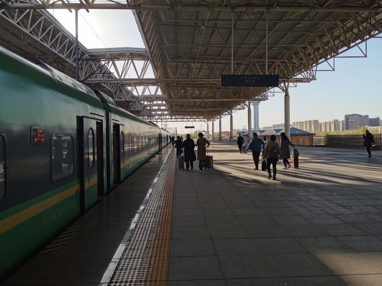 伊宁火车站     ￥172/人 火车站伊宁火车站