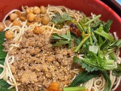 -爆炸头阿姨小四川正宗川味小吃(无任何分店)