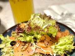 烟熏三文鱼杂菌沙拉-BE BRIGHT KITCHEN(正佳广场店)