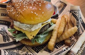 Fragrant Roasted Black Piglet Pao Burger