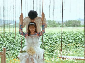 田野里的感觉最好拍了 随便在田野里嬉戏奔跑